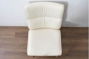 中古　美品　飛騨産業　キツツキ　カヤ(KAYA)シリーズ　オーク材　合皮　上質で落ち着いた雰囲気が魅力的なアームレスチェア(椅子、イス、1P、一人掛け、1人掛けソファ)(定価約10万円)(R-084352)