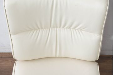 中古　美品　飛騨産業　キツツキ　カヤ(KAYA)シリーズ　オーク材　合皮　上質で落ち着いた雰囲気が魅力的なアームレスチェア(椅子、イス、1P、一人掛け、1人掛けソファ)(定価約10万円)(R-084352)