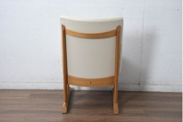 中古　美品　飛騨産業　キツツキ　カヤ(KAYA)シリーズ　オーク材　合皮　上質で落ち着いた雰囲気が魅力的なアームレスチェア(椅子、イス、1P、一人掛け、1人掛けソファ)(定価約10万円)(R-084352)