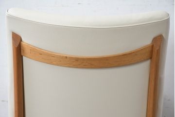 中古　美品　飛騨産業　キツツキ　カヤ(KAYA)シリーズ　オーク材　合皮　上質で落ち着いた雰囲気が魅力的なアームレスチェア(椅子、イス、1P、一人掛け、1人掛けソファ)(定価約10万円)(R-084352)