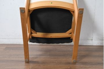 中古　美品　飛騨産業　キツツキ　カヤ(KAYA)シリーズ　オーク材　合皮　上質で落ち着いた雰囲気が魅力的なアームレスチェア(椅子、イス、1P、一人掛け、1人掛けソファ)(定価約10万円)(R-084352)