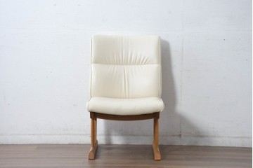 ジャンク品　中古　飛騨産業　キツツキ　カヤ(KAYA)シリーズ　オーク材　合皮　上質で落ち着いた雰囲気が魅力的なアームレスチェア　定価約10万円相当　(R-084353)