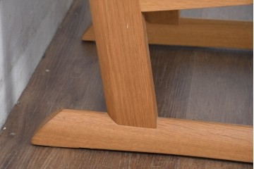 ジャンク品　中古　飛騨産業　キツツキ　カヤ(KAYA)シリーズ　オーク材　合皮　上質で落ち着いた雰囲気が魅力的なアームレスチェア　定価約10万円相当　(R-084353)