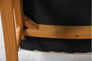 ジャンク品　中古　飛騨産業　キツツキ　カヤ(KAYA)シリーズ　オーク材　合皮　上質で落ち着いた雰囲気が魅力的なアームレスチェア　定価約10万円相当　(R-084353)