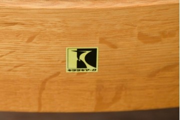 ジャンク品　中古　飛騨産業　キツツキ　カヤ(KAYA)シリーズ　オーク材　合皮　上質で落ち着いた雰囲気が魅力的なアームレスチェア　定価約10万円相当　(R-084353)