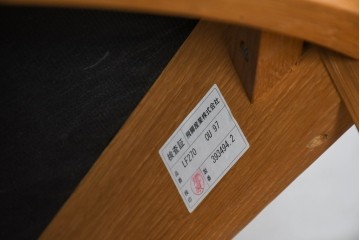 ジャンク品　中古　飛騨産業　キツツキ　カヤ(KAYA)シリーズ　オーク材　合皮　上質で落ち着いた雰囲気が魅力的なアームレスチェア　定価約10万円相当　(R-084353)