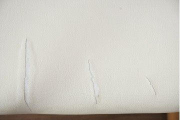 ジャンク品　中古　飛騨産業　キツツキ　カヤ(KAYA)シリーズ　オーク材　合皮　上質で落ち着いた雰囲気が魅力的なアームレスチェア　定価約10万円相当　(R-084353)