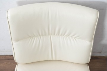 ジャンク品　中古　飛騨産業　キツツキ　カヤ(KAYA)シリーズ　オーク材　合皮　上質で落ち着いた雰囲気が魅力的なアームレスチェア　定価約10万円相当　(R-084353)