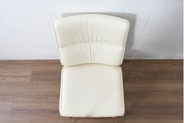 ジャンク品　中古　飛騨産業　キツツキ　カヤ(KAYA)シリーズ　オーク材　合皮　上質で落ち着いた雰囲気が魅力的なアームレスチェア　定価約10万円相当　(R-084353)