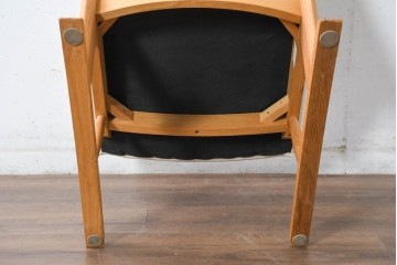 ジャンク品　中古　飛騨産業　キツツキ　カヤ(KAYA)シリーズ　オーク材　合皮　上質で落ち着いた雰囲気が魅力的なアームレスチェア　定価約10万円相当　(R-084353)