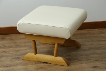中古　美品　飛騨産業　キツツキ　カヤ(KAYA)シリーズ　オーク材　合皮　上質で落ち着いた雰囲気が魅力的なオットマン　定価約5万円　(R-084354)