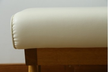中古　美品　飛騨産業　キツツキ　カヤ(KAYA)シリーズ　オーク材　合皮　上質で落ち着いた雰囲気が魅力的なオットマン　定価約5万円　(R-084354)