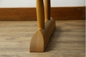 中古　美品　飛騨産業　キツツキ　カヤ(KAYA)シリーズ　オーク材　合皮　上質で落ち着いた雰囲気が魅力的なオットマン　定価約5万円　(R-084354)
