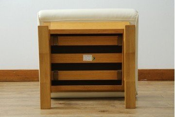 中古　美品　飛騨産業　キツツキ　カヤ(KAYA)シリーズ　オーク材　合皮　上質で落ち着いた雰囲気が魅力的なオットマン　定価約5万円　(R-084354)