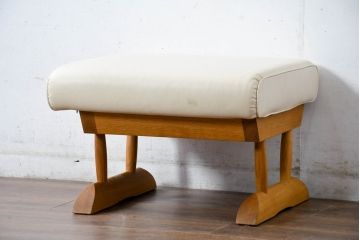 中古　美品　飛騨産業　キツツキ　カヤ(KAYA)シリーズ　オーク材　合皮　上質で落ち着いた雰囲気が魅力的なオットマン(椅子、イス、スツール)(定価約5万円)(R-084354)