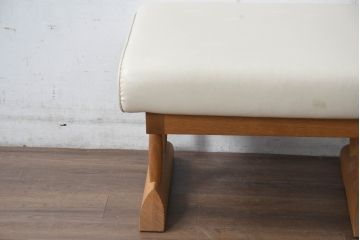 中古　美品　飛騨産業　キツツキ　カヤ(KAYA)シリーズ　オーク材　合皮　上質で落ち着いた雰囲気が魅力的なオットマン(椅子、イス、スツール)(定価約5万円)(R-084354)