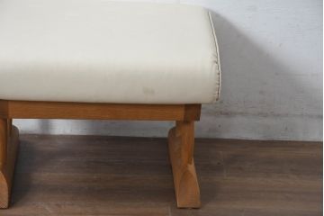 中古　美品　飛騨産業　キツツキ　カヤ(KAYA)シリーズ　オーク材　合皮　上質で落ち着いた雰囲気が魅力的なオットマン(椅子、イス、スツール)(定価約5万円)(R-084354)