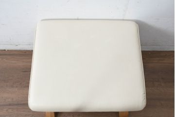 中古　美品　飛騨産業　キツツキ　カヤ(KAYA)シリーズ　オーク材　合皮　上質で落ち着いた雰囲気が魅力的なオットマン(椅子、イス、スツール)(定価約5万円)(R-084354)
