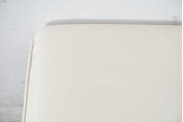 中古　美品　飛騨産業　キツツキ　カヤ(KAYA)シリーズ　オーク材　合皮　上質で落ち着いた雰囲気が魅力的なオットマン(椅子、イス、スツール)(定価約5万円)(R-084354)
