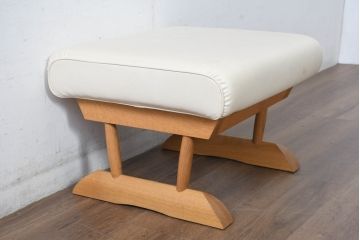 中古　美品　飛騨産業　キツツキ　カヤ(KAYA)シリーズ　オーク材　合皮　上質で落ち着いた雰囲気が魅力的なオットマン(椅子、イス、スツール)(定価約5万円)(R-084354)