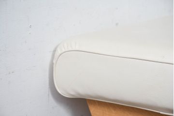 中古　美品　飛騨産業　キツツキ　カヤ(KAYA)シリーズ　オーク材　合皮　上質で落ち着いた雰囲気が魅力的なオットマン(椅子、イス、スツール)(定価約5万円)(R-084354)
