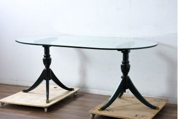 中古　イタリア高級輸入家具　サァラ麻布取り扱い　希少なデザイン　クラシカルな深緑色の脚とガラス天板がおしゃれなダイニングテーブル(4人掛け、6人掛け、ガラステーブル、ラウンドテーブル、丸テーブル、オーバルテーブル、食卓)(定価約70万円)(R-084355)