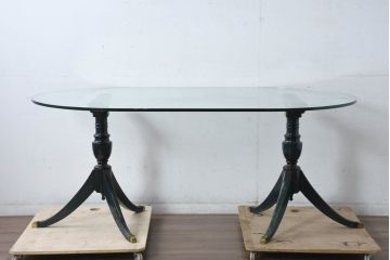 中古　イタリア高級輸入家具　サァラ麻布取り扱い　希少なデザイン　クラシカルな深緑色の脚とガラス天板がおしゃれなダイニングテーブル(4人掛け、6人掛け、ガラステーブル、ラウンドテーブル、丸テーブル、オーバルテーブル、食卓)(定価約70万円)(R-084355)