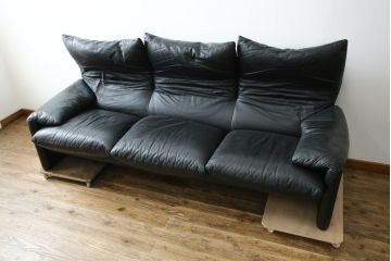 中古　美品　Cassina(カッシーナ)　MARALUNGA(マラルンガ)　高級感あふれる3人掛けソファ(3P、三人掛けソファ)(定価約200〜240万円)(R-084359)