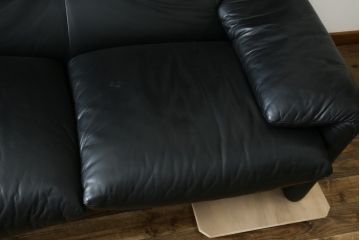 中古　美品　Cassina(カッシーナ)　MARALUNGA(マラルンガ)　高級感あふれる3人掛けソファ(3P、三人掛けソファ)(定価約200〜240万円)(R-084359)