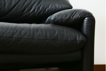 中古　美品　Cassina(カッシーナ)　MARALUNGA(マラルンガ)　高級感あふれる3人掛けソファ(3P、三人掛けソファ)(定価約200〜240万円)(R-084359)