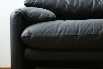 中古　美品　Cassina(カッシーナ)　MARALUNGA(マラルンガ)　高級感あふれる3人掛けソファ(3P、三人掛けソファ)(定価約200〜240万円)(R-084359)