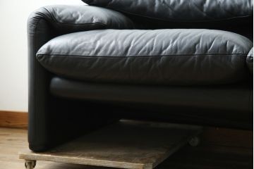 中古　美品　Cassina(カッシーナ)　MARALUNGA(マラルンガ)　高級感あふれる3人掛けソファ(3P、三人掛けソファ)(定価約200〜240万円)(R-084359)