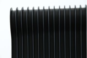 中古　イトーキ(ITOKI)　アルミミラー仕上げ　エラストマーバック　スピーナチェア(Spina)　高級感と快適性を兼ね備えたオフィスチェア(アームチェア、デスクチェア、回転チェア、椅子、イス)(定価約25万円)(R-084360)