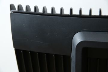 中古　イトーキ(ITOKI)　アルミミラー仕上げ　エラストマーバック　スピーナチェア(Spina)　高級感と快適性を兼ね備えたオフィスチェア(アームチェア、デスクチェア、回転チェア、椅子、イス)(定価約25万円)(R-084360)