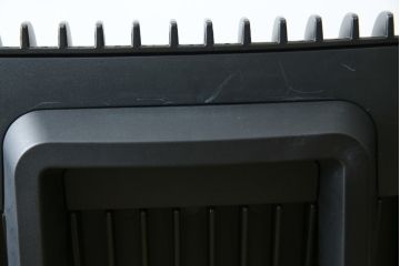 中古　イトーキ(ITOKI)　アルミミラー仕上げ　エラストマーバック　スピーナチェア(Spina)　高級感と快適性を兼ね備えたオフィスチェア(アームチェア、デスクチェア、回転チェア、椅子、イス)(定価約25万円)(R-084360)