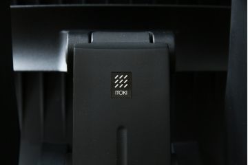 中古　イトーキ(ITOKI)　アルミミラー仕上げ　エラストマーバック　スピーナチェア(Spina)　高級感と快適性を兼ね備えたオフィスチェア(アームチェア、デスクチェア、回転チェア、椅子、イス)(定価約25万円)(R-084360)