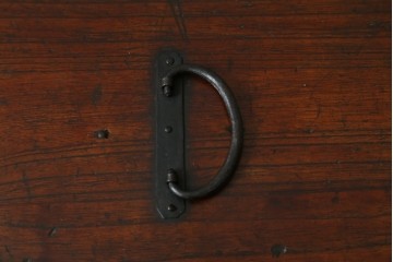 和製アンティーク　総桐材　船箪笥風　片開き戸付き　重厚な金具が魅力の小引き出し　(R-084361)