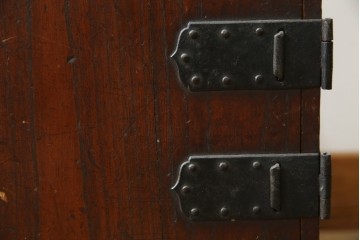 和製アンティーク　総桐材　船箪笥風　片開き戸付きの小引き出し　(R-084361)