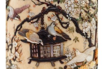 明治期　芝山象嵌　花鳥図　双龍耳　一琴刻　螺鈿　純銀　七宝　共箱　精緻な職人技と芸術性が融合した見事な香炉(芝山細工、彫刻、香爐、仏具、茶道具)(R-084370)