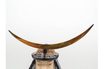 伊達政宗　ガラスケース付き　名将の風格を宿す堤人形(武将、土人形、伝統工芸、郷土玩具)(R-084371)