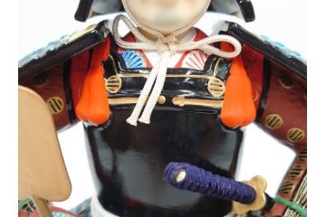 伊達政宗　ガラスケース付き　名将の風格を宿す堤人形(武将、土人形、伝統工芸、郷土玩具)(R-084371)