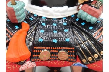 伊達政宗　ガラスケース付き　名将の風格を宿す堤人形(武将、土人形、伝統工芸、郷土玩具)(R-084371)