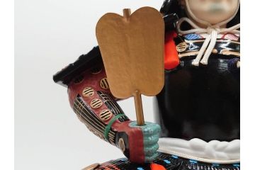 伊達政宗　ガラスケース付き　名将の風格を宿す堤人形(武将、土人形、伝統工芸、郷土玩具)(R-084371)