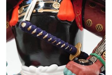 伊達政宗　ガラスケース付き　名将の風格を宿す堤人形(武将、土人形、伝統工芸、郷土玩具)(R-084371)