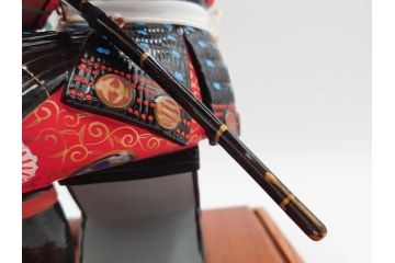 伊達政宗　ガラスケース付き　名将の風格を宿す堤人形(武将、土人形、伝統工芸、郷土玩具)(R-084371)