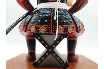 伊達政宗　ガラスケース付き　名将の風格を宿す堤人形(武将、土人形、伝統工芸、郷土玩具)(R-084371)