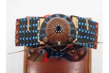 伊達政宗　ガラスケース付き　名将の風格を宿す堤人形(武将、土人形、伝統工芸、郷土玩具)(R-084371)