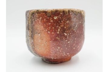 四代 谷清右衛門　信楽焼　約11cm　3.4寸　時間と共に深まる風合いが魅力の茶碗(抹茶碗、茶器、茶陶、裏印、和食器、共箱付、三寸四分)(R-084373)