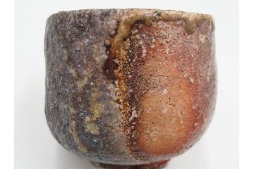 四代 谷清右衛門　信楽焼　約11cm　3.4寸　時間と共に深まる風合いが魅力の茶碗(抹茶碗、茶器、茶陶、裏印、和食器、共箱付、三寸四分)(R-084373)