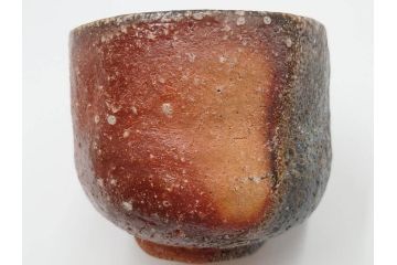 四代 谷清右衛門　信楽焼　約11cm　3.4寸　時間と共に深まる風合いが魅力の茶碗(抹茶碗、茶器、茶陶、裏印、和食器、共箱付、三寸四分)(R-084373)